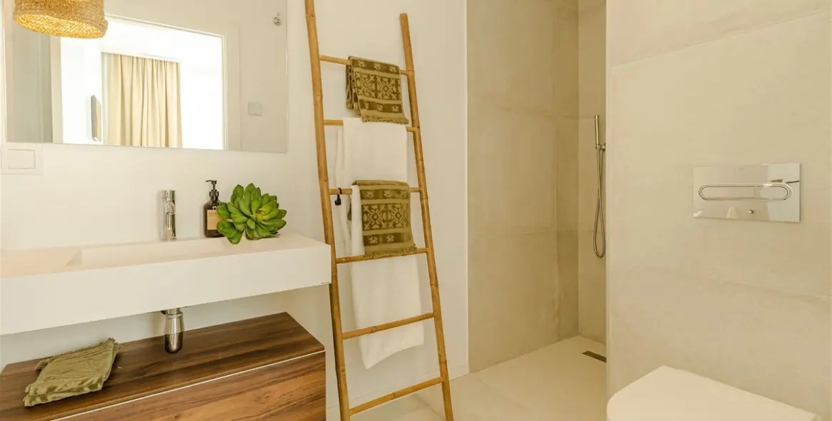 Sale of detached villa in Riviera del Sol 56