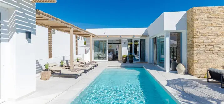 Venta de villa independiente en Riviera del Sol 1