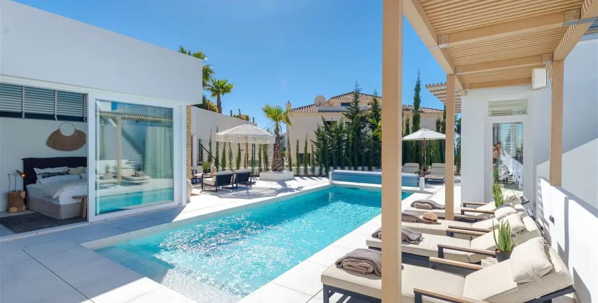 Продажа  отдельно стоящей виллы в Riviera del Sol 10