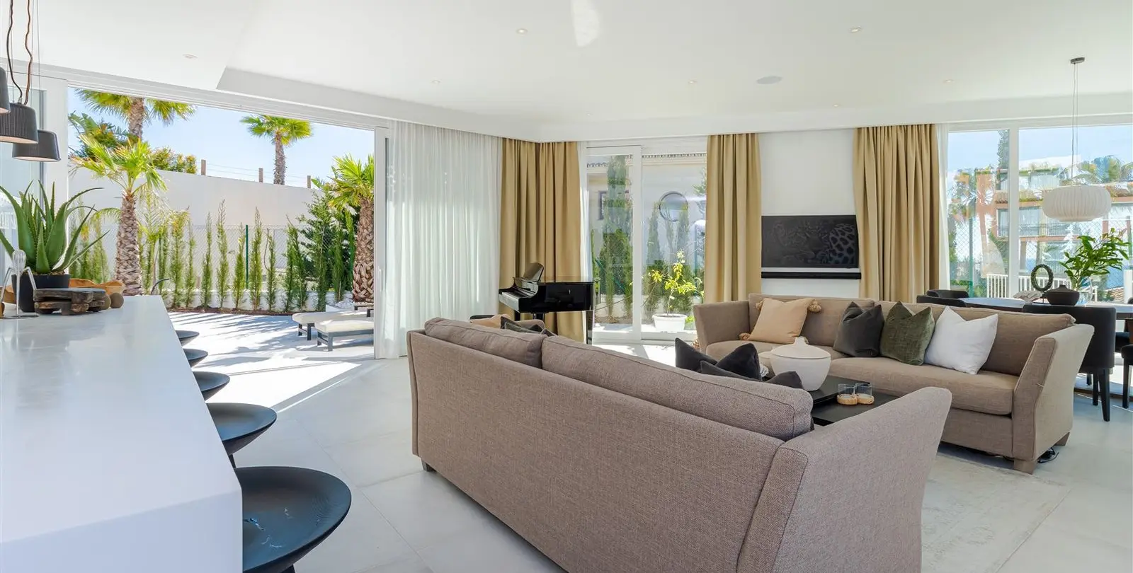 Sale of detached villa in Riviera del Sol 3