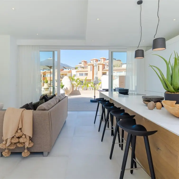 Sale of detached villa in Riviera del Sol