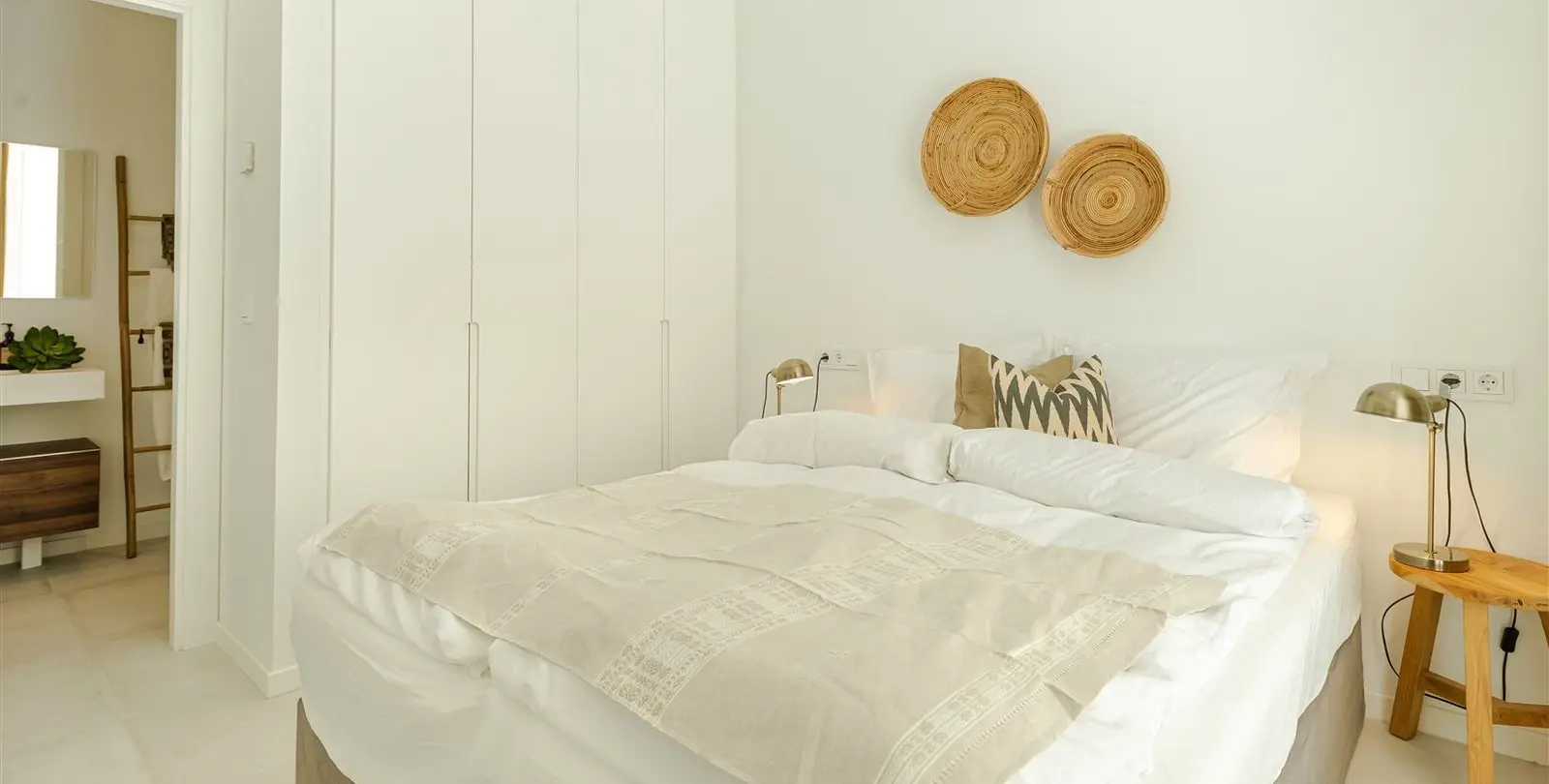 Sale of detached villa in Riviera del Sol 55