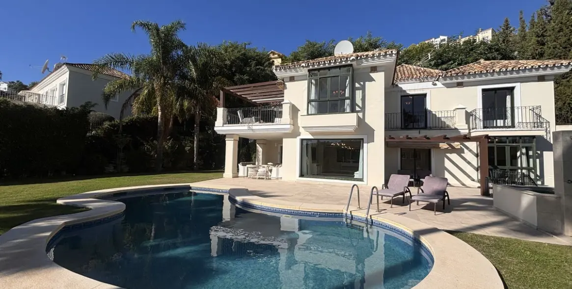 Продажа  отдельно стоящей виллы в Benahavís 1