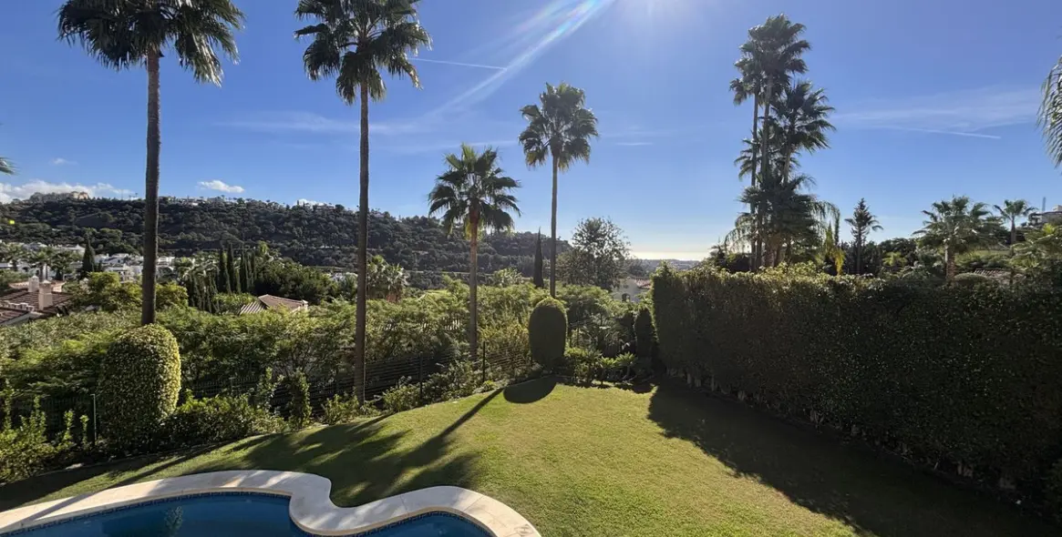 Продажа  отдельно стоящей виллы в Benahavís 2