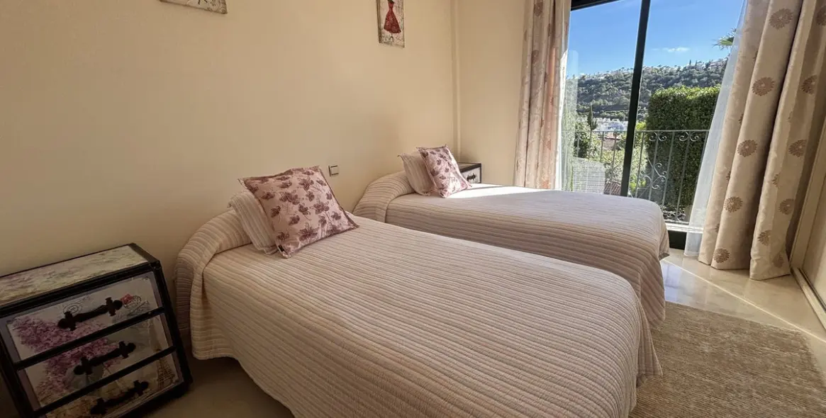 Продажа  отдельно стоящей виллы в Benahavís 13