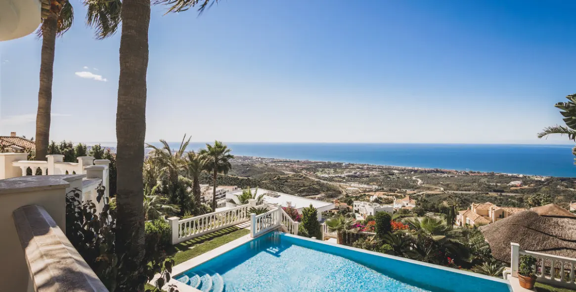 Sale of detached villa in Altos de los Monteros 1