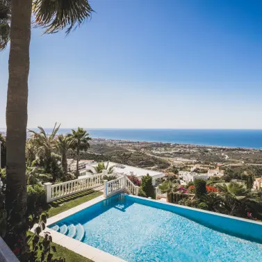 Sale of detached villa in Altos de los Monteros