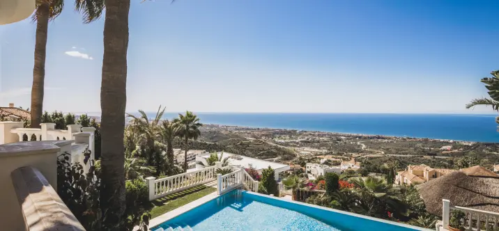Sale of detached villa in Altos de los Monteros 0