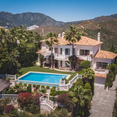 Sale of detached villa in Altos de los Monteros