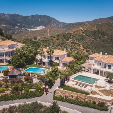 Sale of detached villa in Altos de los Monteros