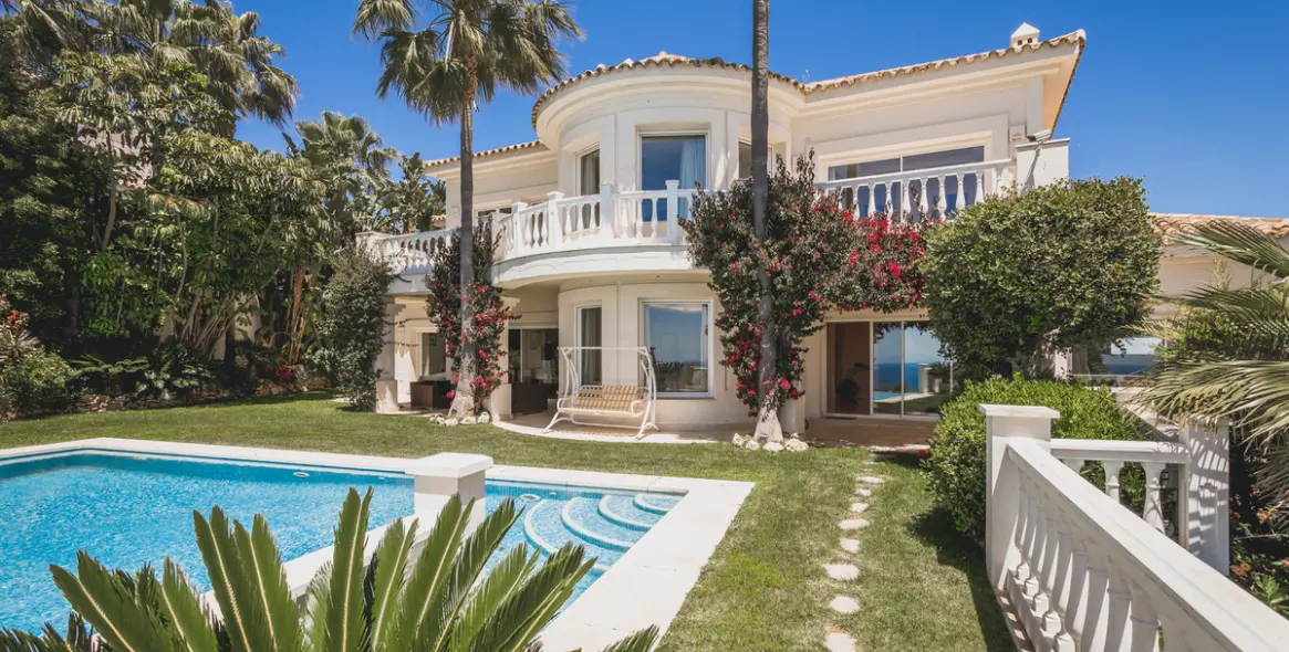 Sale of detached villa in Altos de los Monteros 4