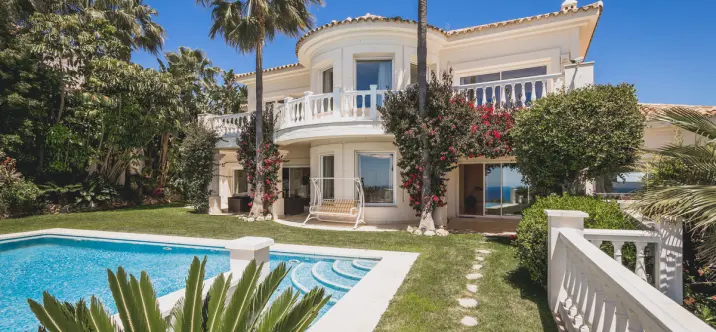 Sale of detached villa in Altos de los Monteros 3