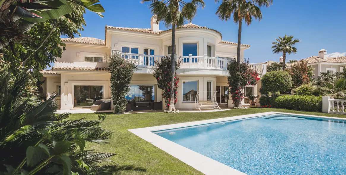 Sale of detached villa in Altos de los Monteros 5