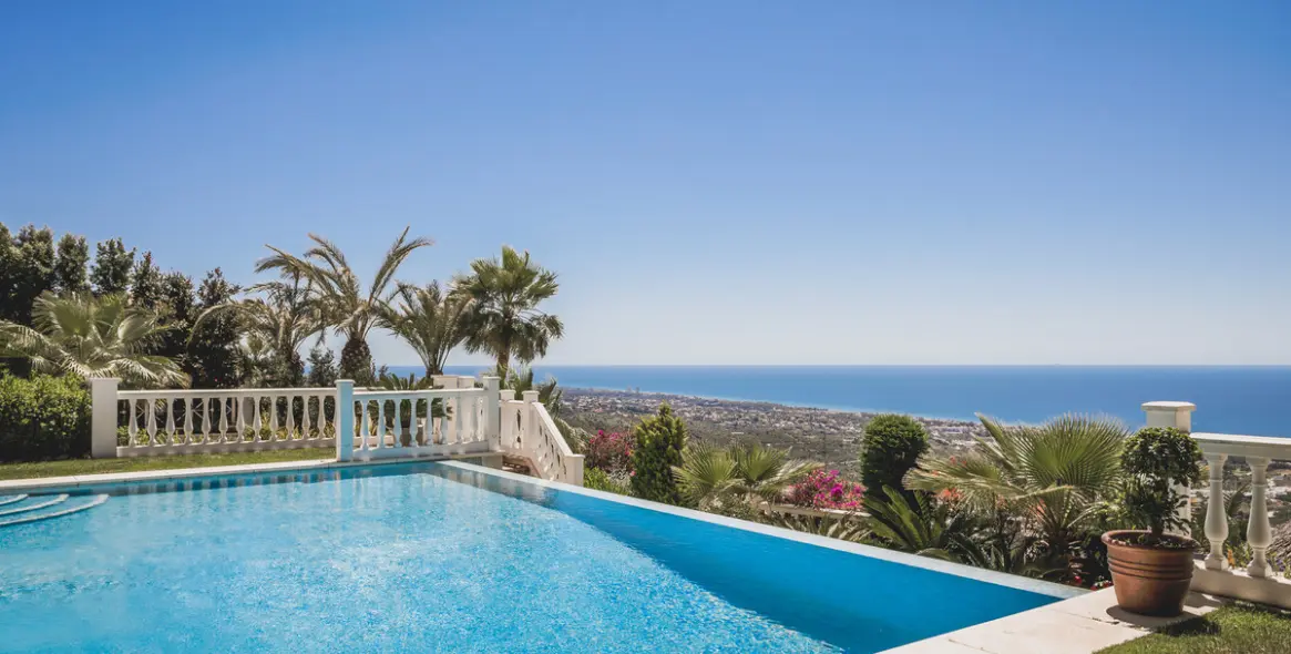 Sale of detached villa in Altos de los Monteros 7