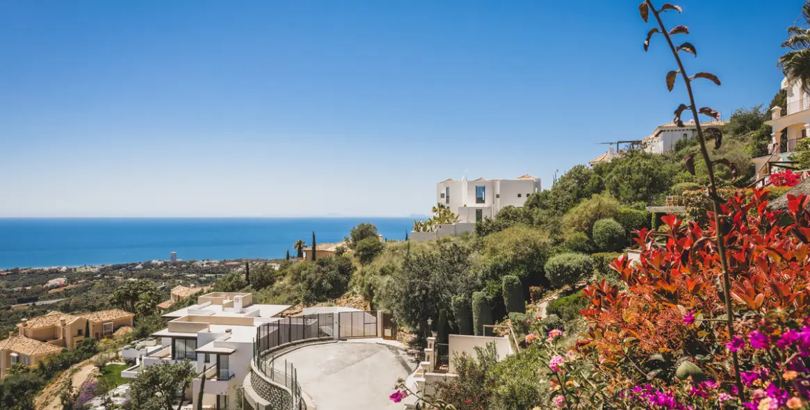 Sale of detached villa in Altos de los Monteros 14