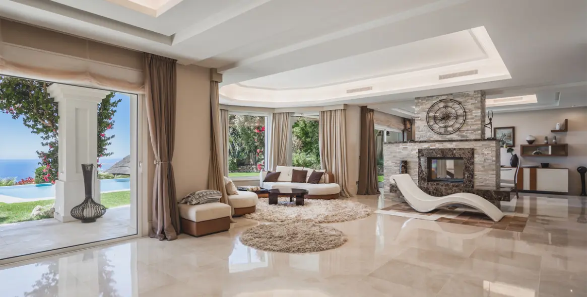 Sale of detached villa in Altos de los Monteros 15