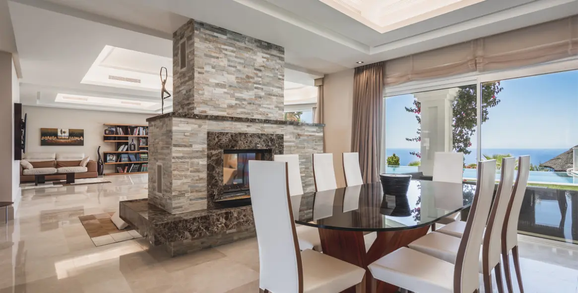 Sale of detached villa in Altos de los Monteros 16