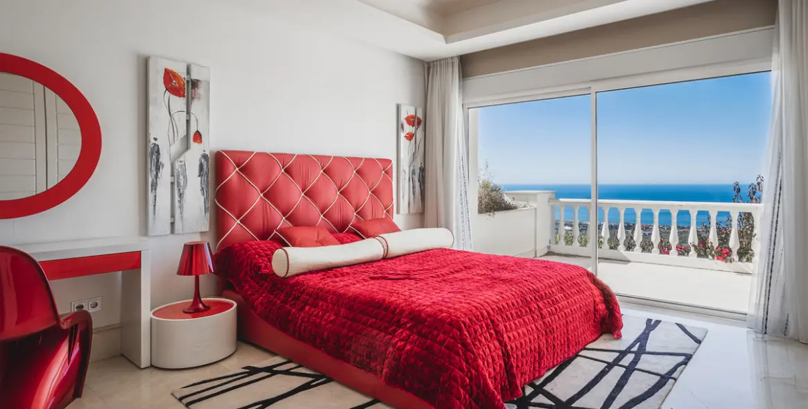 Sale of detached villa in Altos de los Monteros 18