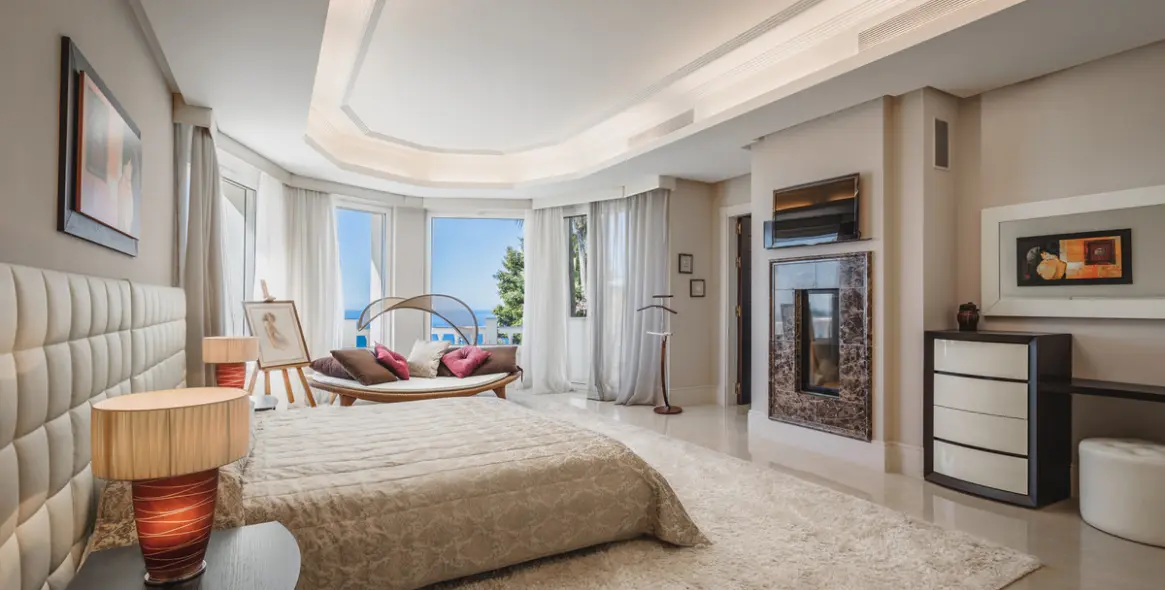Sale of detached villa in Altos de los Monteros 20