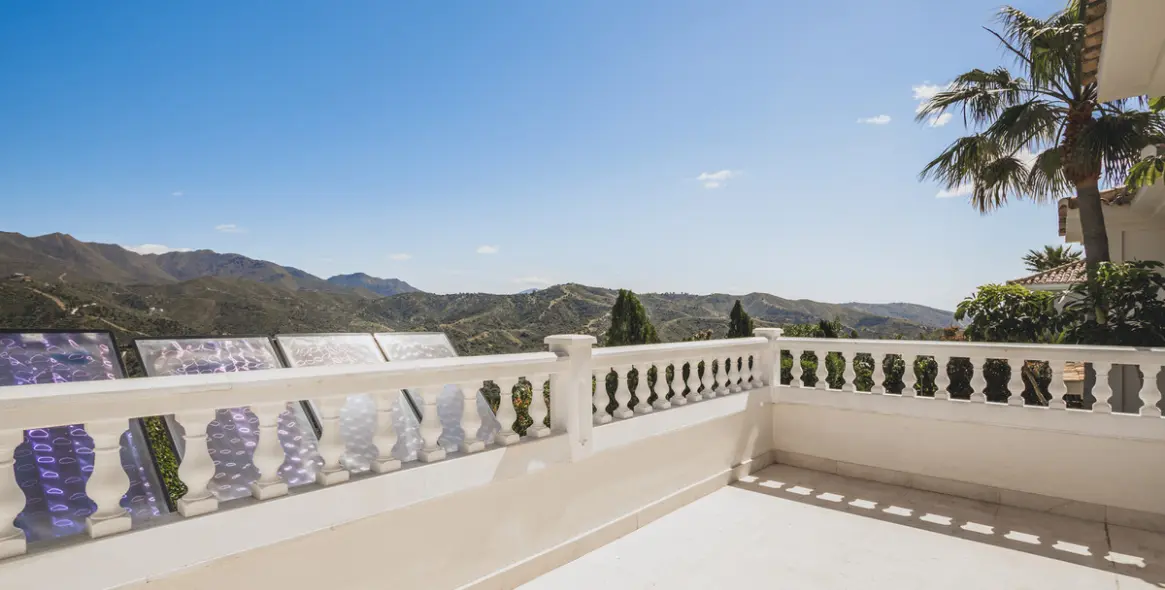 Sale of detached villa in Altos de los Monteros 23