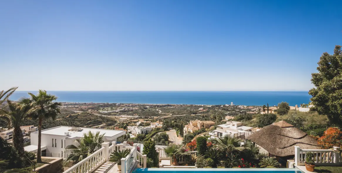 Sale of detached villa in Altos de los Monteros 26