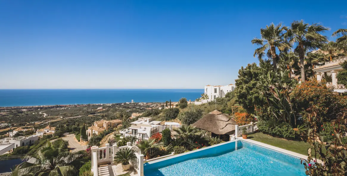 Sale of detached villa in Altos de los Monteros 27