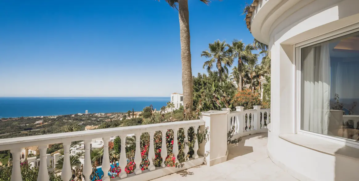 Sale of detached villa in Altos de los Monteros 28