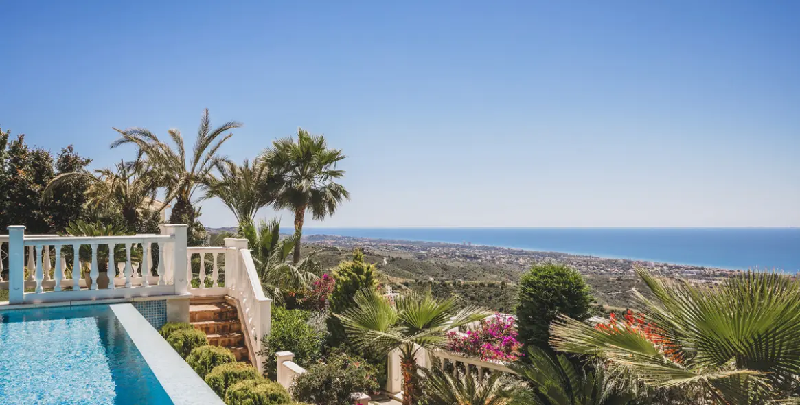 Sale of detached villa in Altos de los Monteros 35