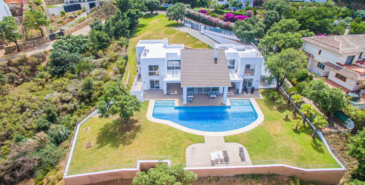 Venta de villa independiente en Marbella East (distrito La Mairena) 1