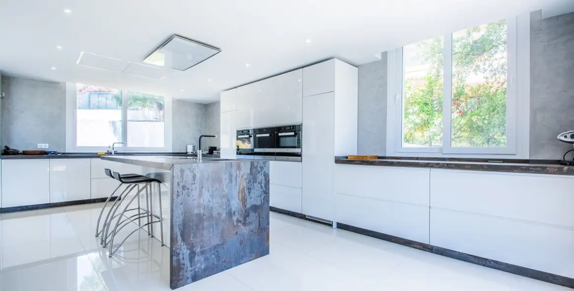 Sale of detached villa in La Mairena 14