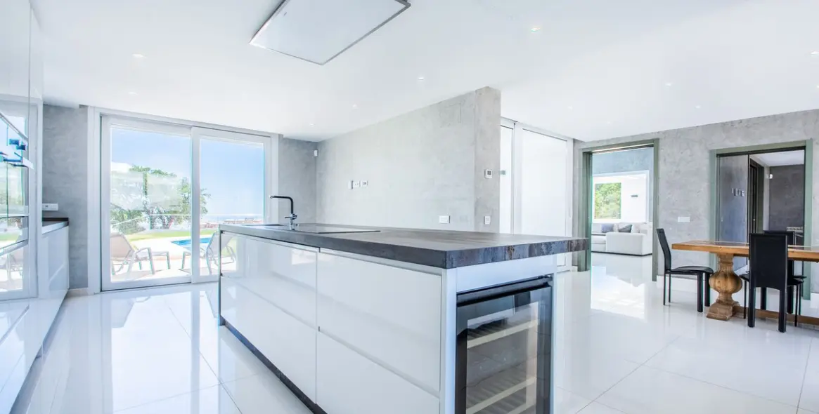 Sale of detached villa in La Mairena 15