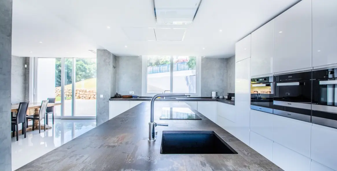 Sale of detached villa in La Mairena 18