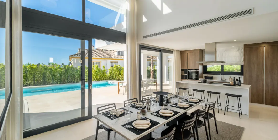 Продажа  отдельно стоящей виллы в Estepona 1