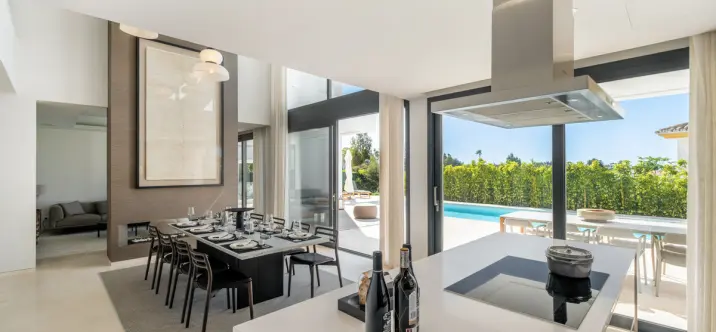 Продажа  отдельно стоящей виллы в Estepona 3