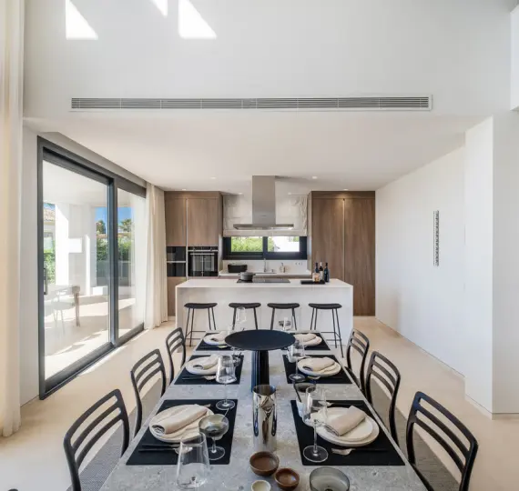 Продажа  отдельно стоящей виллы в Estepona