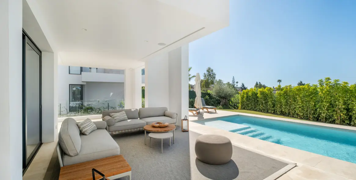 Продажа  отдельно стоящей виллы в Estepona 6