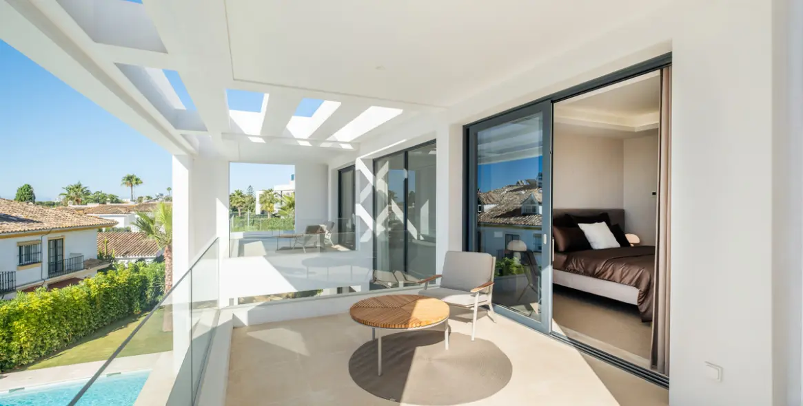 Продажа  отдельно стоящей виллы в Estepona 13