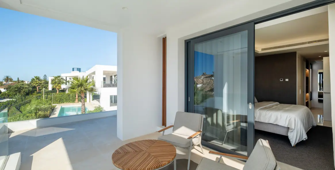 Продажа  отдельно стоящей виллы в Estepona 19