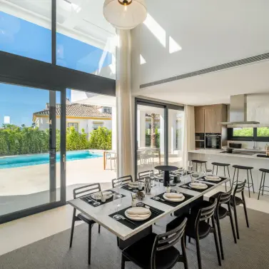 Sale of detached villa in Estepona