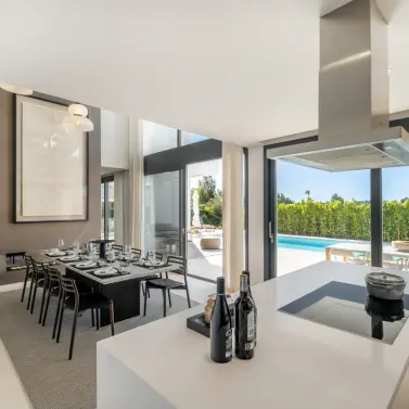 Sale of detached villa in Estepona