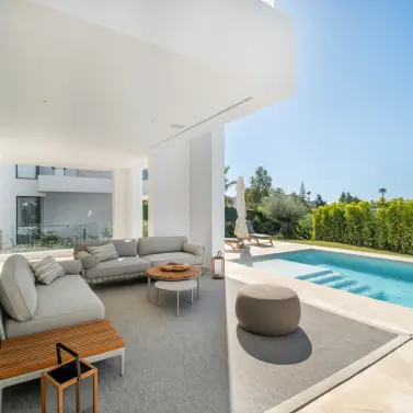 Sale of detached villa in Estepona