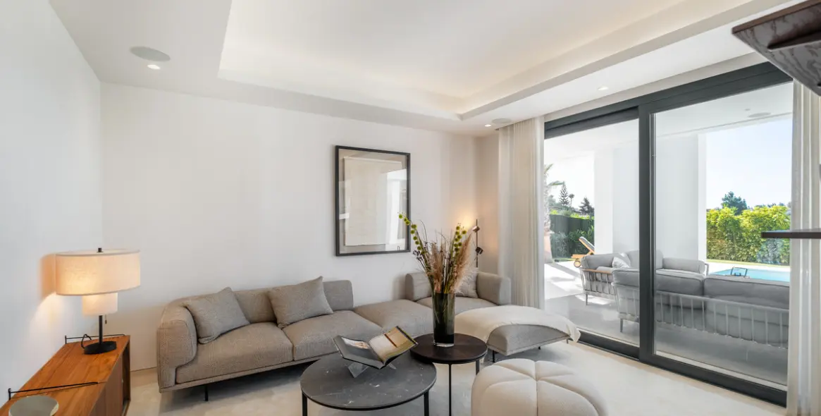 Sale of detached villa in Estepona 9