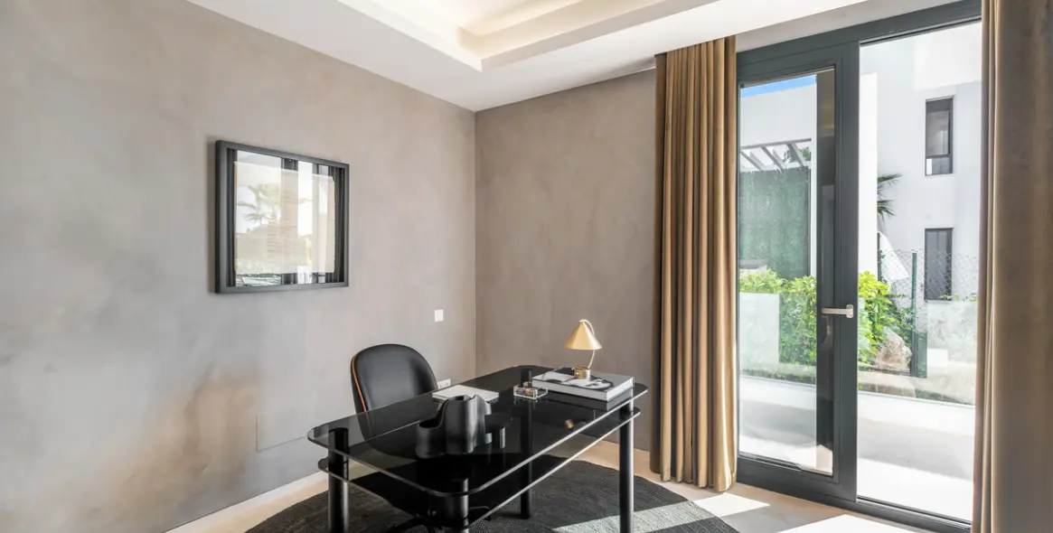 Sale of detached villa in Estepona 10