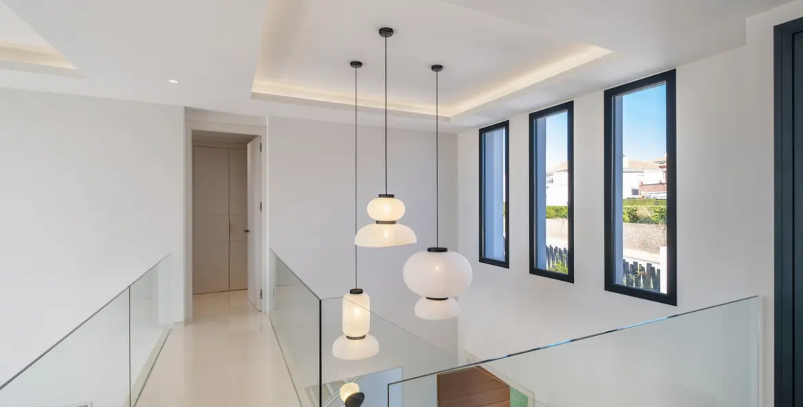 Sale of detached villa in Estepona 11