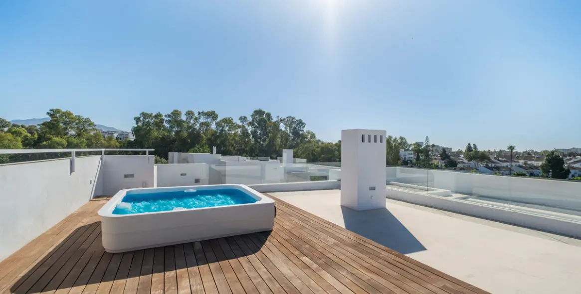 Продажа  отдельно стоящей виллы в Estepona 21