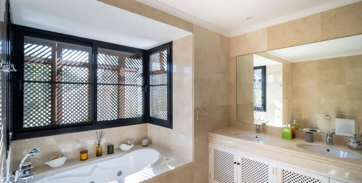 Продажа  отдельно стоящей виллы в La Quinta 10