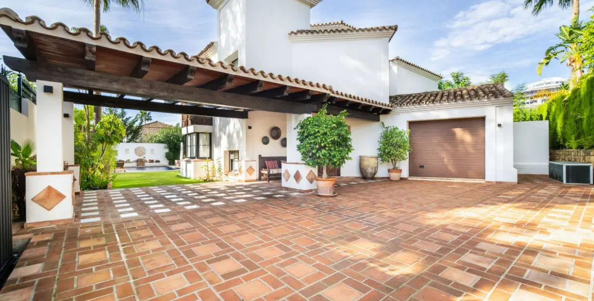 Продажа  отдельно стоящей виллы в La Quinta 16