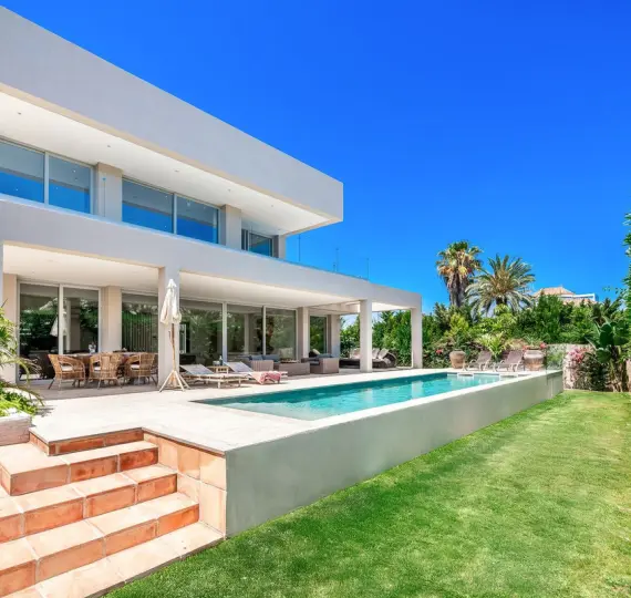 Продажа  отдельно стоящей виллы в San Pedro de Alcántara