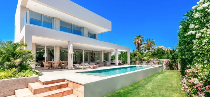 Продажа  отдельно стоящей виллы в San Pedro de Alcántara 3