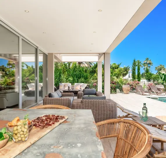 Продажа  отдельно стоящей виллы в San Pedro de Alcántara